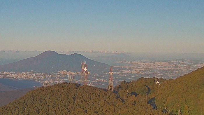 risveglio mozzafiato a montevergine ecco il golfo di napoli visto dal partenio
