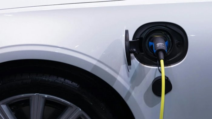 avellino incentivi auto elettriche 2025 via libera al bonus in 33 comuni irpini