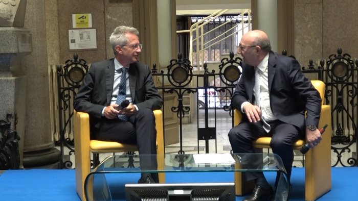 a napoli 150 chilometri di luminarie e un villaggio di babbo natale