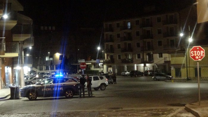 investita da un auto cade a terra sull asfalto stesso punto pericolosissimo