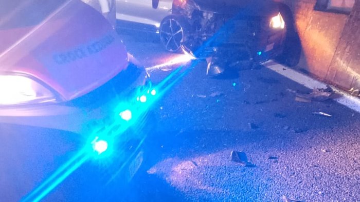 incidente stradale a catena tra vietri e salerno coinvolte 5 auto