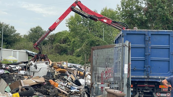 bonificata discarica abusiva di via del riposo rimosse 10 tonnellate di rifiuti