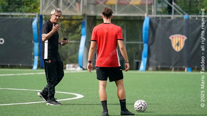 benevento auteri prova a rendere piu efficace il gioco dei giallorossi