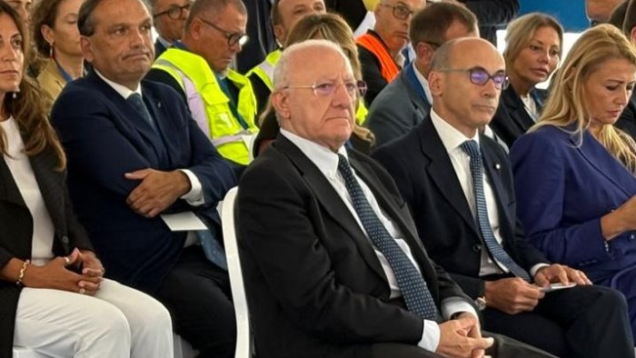 de luca nel sannio non risparmia l ironia ho fatto una mangiata di fichi