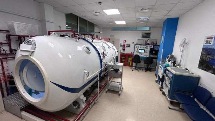 sub salvato all ospedale ruggi d aragona in camera iperbarica per 5 ore