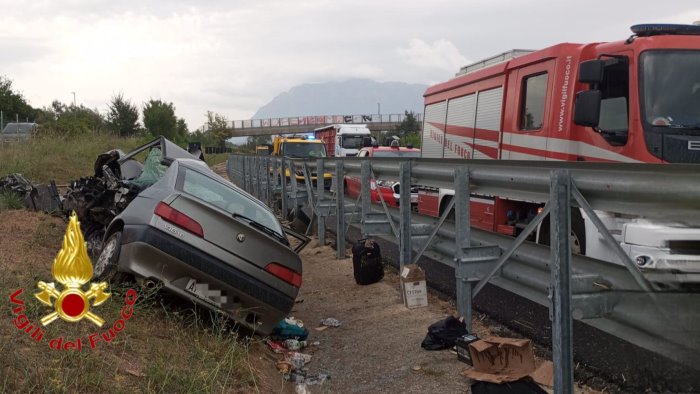 incidente in autostrada tra campagna ed eboli coppia finisce in ospedale