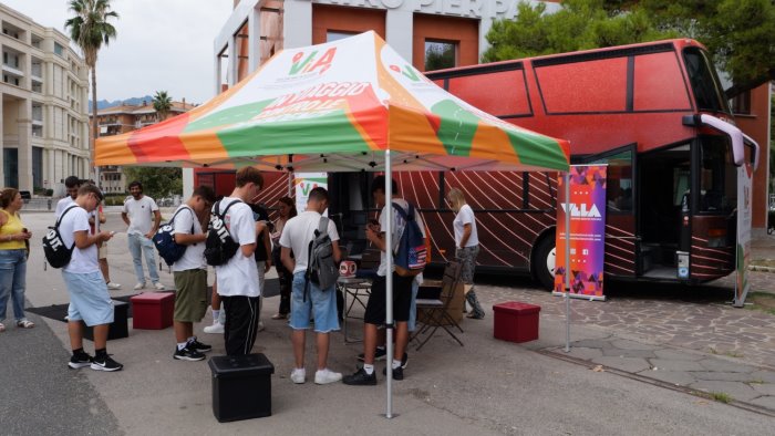 a salerno un successo il truck tour contro le dipendenze