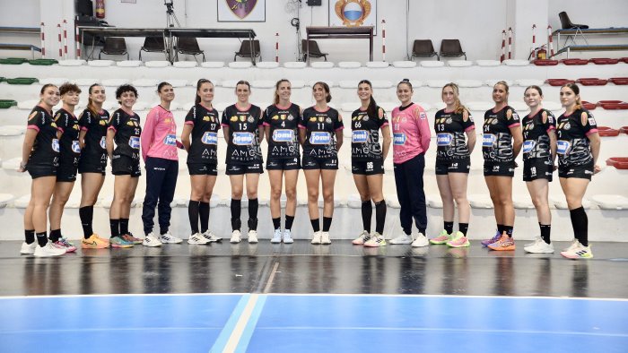 pallamano jomi salerno e genea lanzara insieme per presentare la nuova stagione