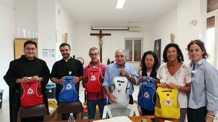 afmal benevento distribuisce zaini e materiale scolastico
