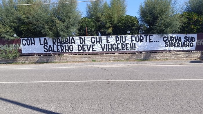 foto carica ultras al mary rosy salernitana devi vincere
