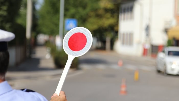 san marcellino non si ferma all alt arrestato dopo inseguimento