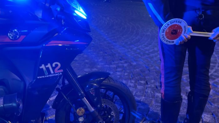 fugge all alt e investe maresciallo dei carabinieri il militare in ospedale