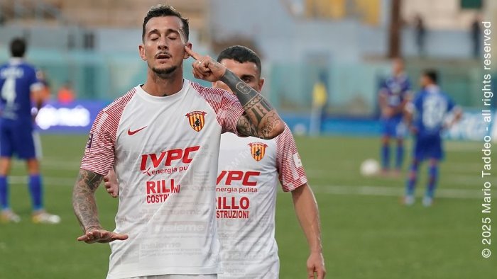 serie c siracusa benevento 0 3 la strega vince in sicilia rivivi la diretta