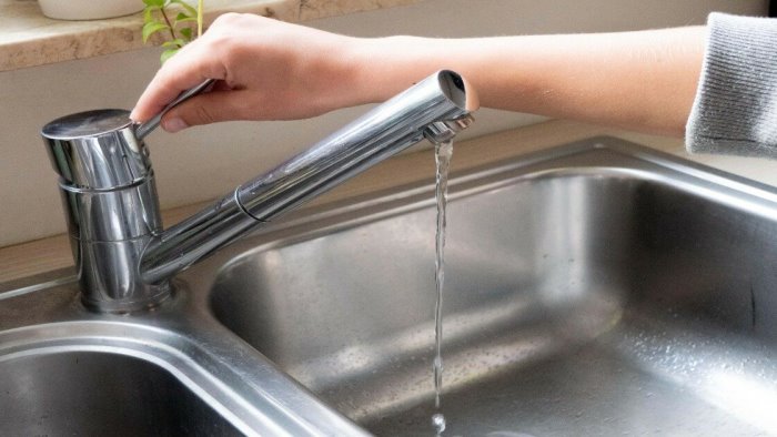 sorgenti a secco domenica senz acqua 2 notti di stop e sindaci in rivolta