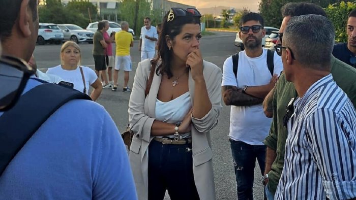 la senatrice bilotti incontra i lavoratori di cooper standard di battipaglia