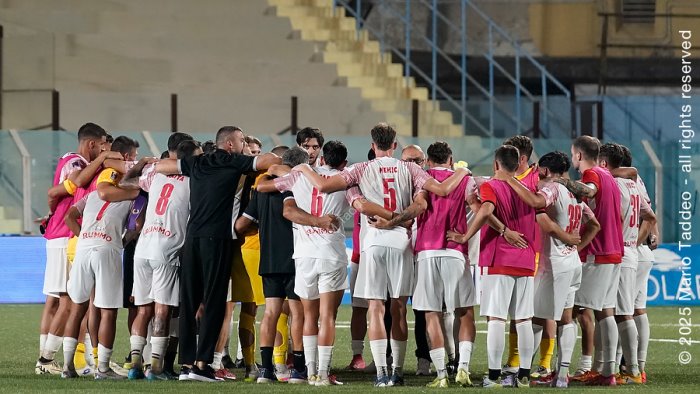 crollo del catania il benevento e in vetta