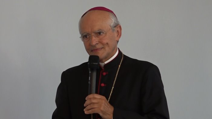 il vescovo aiello se riapre la scuola c e ancora speranza