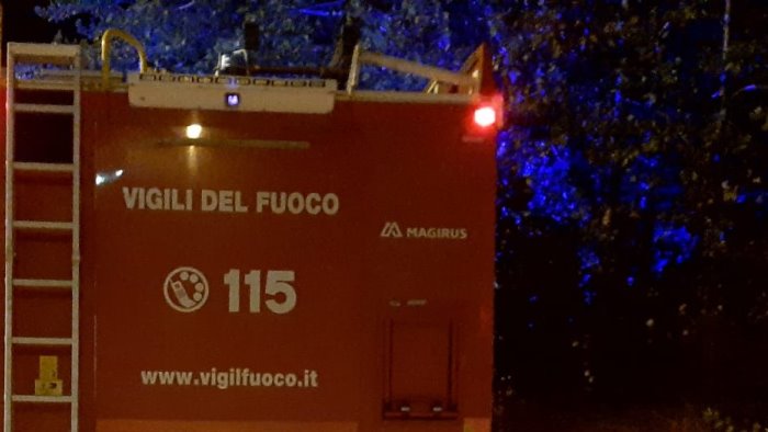 tragica domenica ad ariano poliziotto si toglie la vita