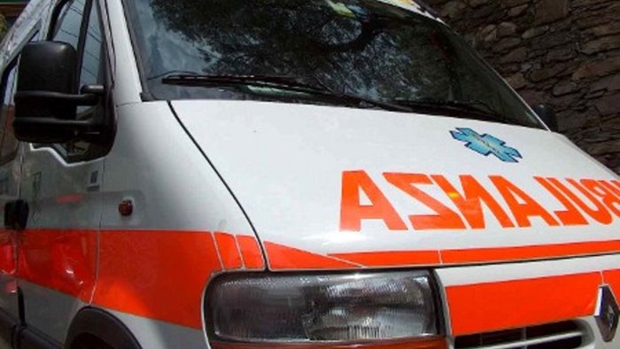 malore fatale in spiaggia ad acciaroli muore turista