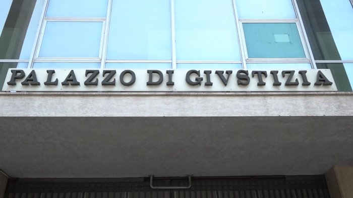 avellino sciopero dei precari del tribunale presidio in prefettura