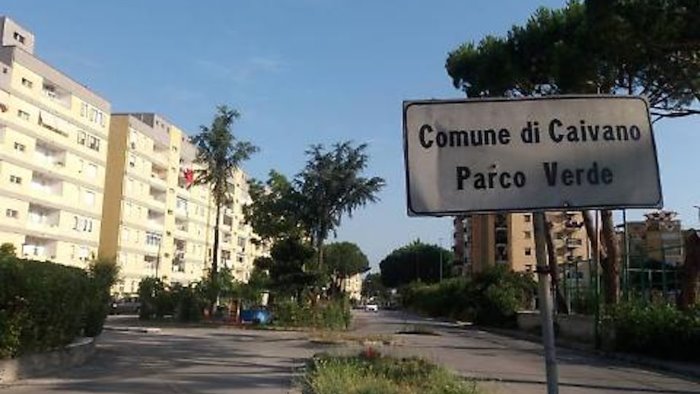 blitz antidroga al parco verde giovane pusher in manette