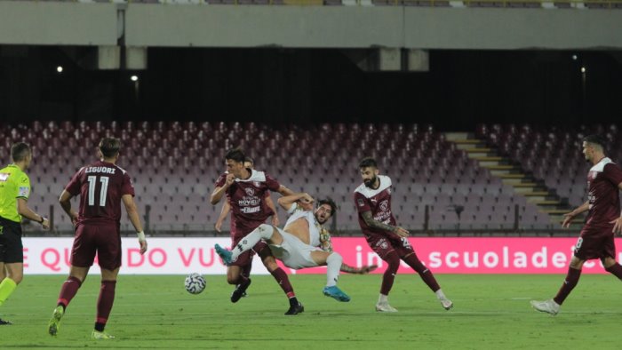 salernitana il gol e poi la t la dedica speciale di capomaggio col sorrento
