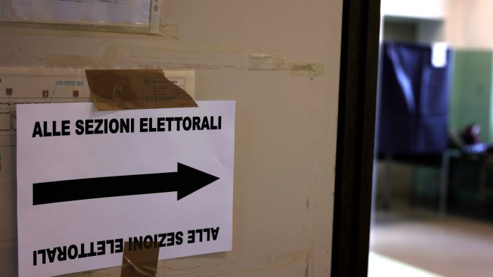 elezioni in campania ora e ufficiale si vota il 23 e il 24 novembre