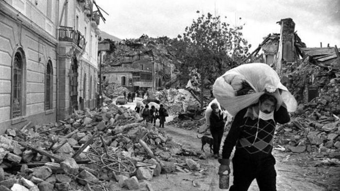 regionali il 23 novembre petitto nessun rispetto per le vittime del terremoto
