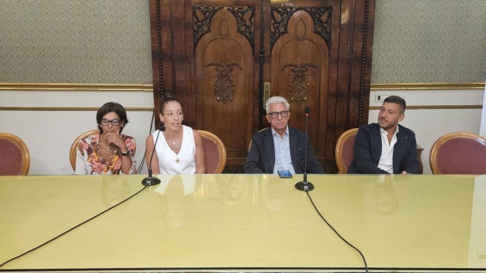 salerno rende omaggio alla campionessa del volley monica de gennaro