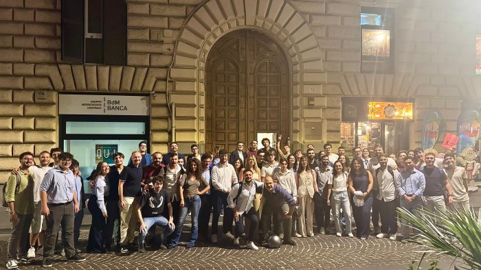 centrosinistra i giovani piu avanti degli adulti nasce il modello campania