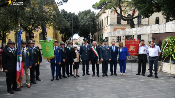 eboli rende omaggio il maresciallo giudice medaglia d oro al valore militare