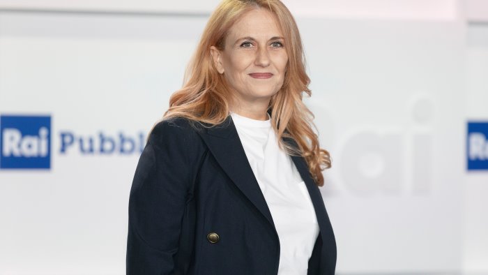 privilegi i 5stelle sul caso maggioni riaprono il dibattito sulla rai