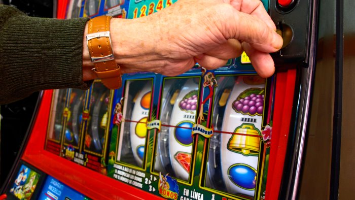 ludopatia la caritas promuove un confronto a benevento