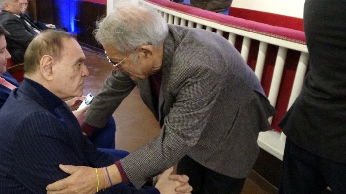 benevento 100 abbonamenti donati agli studenti il ringraziamento di mastella