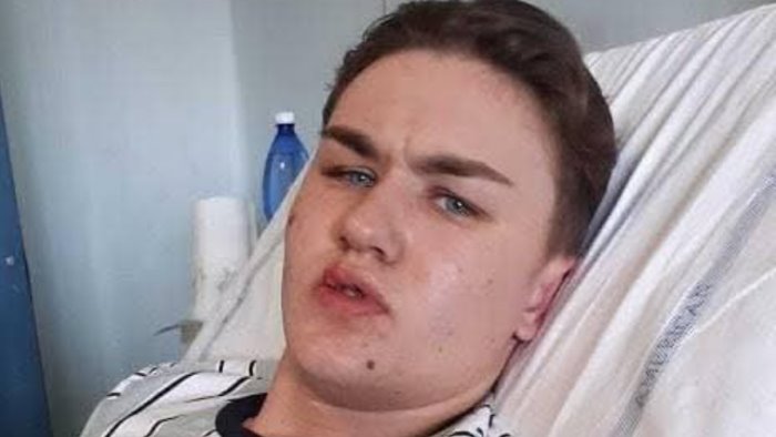 l attore artem da in escandescenze al vecchio pellegrini bloccato dai vigilanti