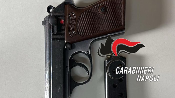 in auto con una pistola rubata 3 anni fa arrestato 27enne pregiudicato