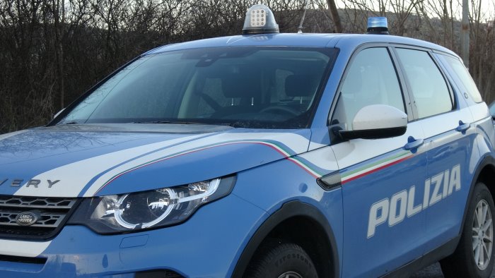 atti osceni in auto davanti alle scuole ad ariano ecco cosa e successo