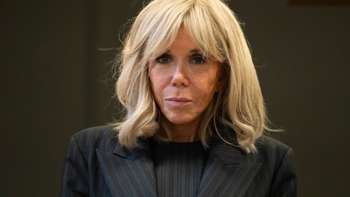 brigitte macron presentera le prove che e nata donna