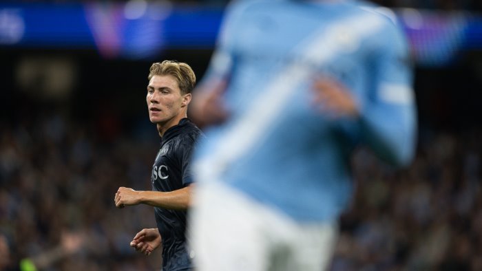 hojlund ci dispiace cambio di de bruyne decide l allenatore