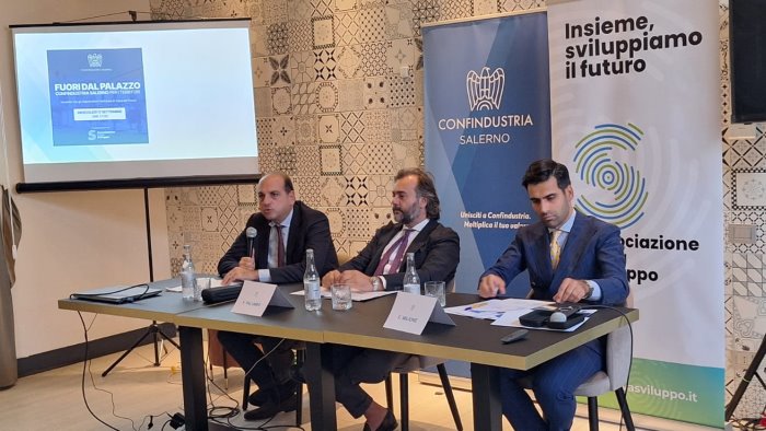 fuori dal palazzo confindustria per i territori tappa a cava de tirreni