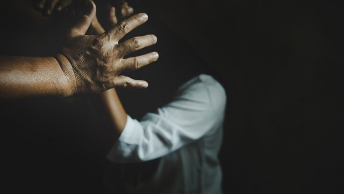 non e mia figlia ti faccio fare la fine di quello di pannarano 48enne nei guai