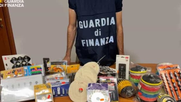 avellino blitz della finanza di solofra sequestrati 6300 prodotti non conformi