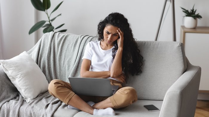 lavoro quei numeri che brillano solo sui balconi dei palazzi