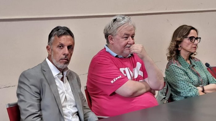 camminata rosa iannace donne sempre piu giovani si ammalano piu prevenzione