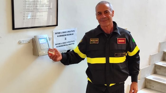 vigili del fuoco in pensione il caposquadra esperto carlo tomaciello