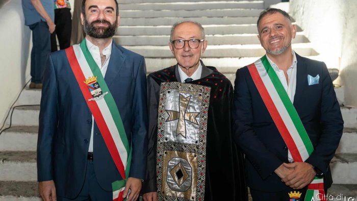 un figlio di amalfi incoronato magister di civilta amalfitana