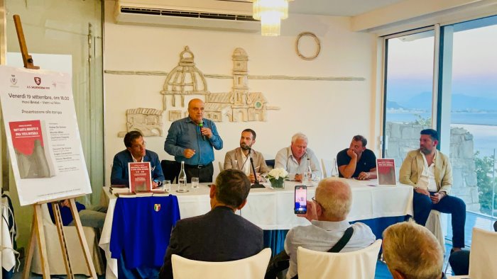 novanta minuti e una vita intera presentato il libro di andrea de simone