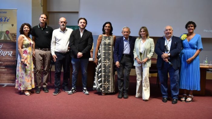 premio com te al liceo scientifico genoino di cava de tirreni