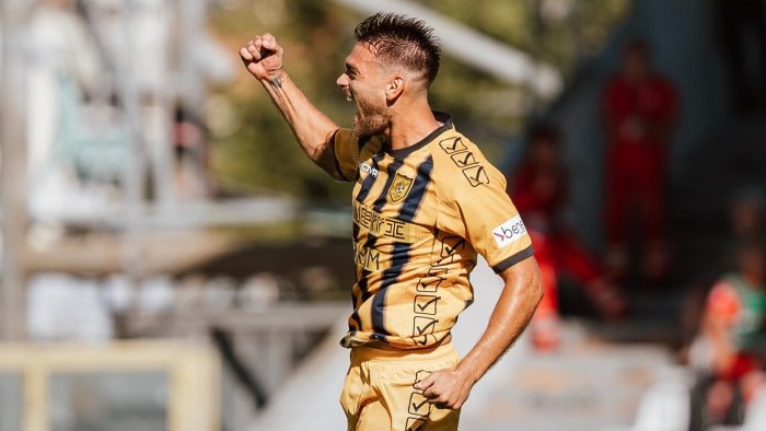 juve stabia da urlo tris al picco di la spezia e prima gioia in stagione