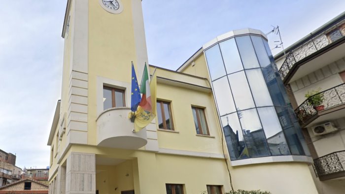 esternalizzati i servizi di riscossione tributi polemica politica ad albanella